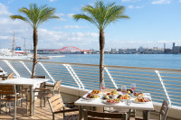 水平線を望むことができるテラス席のイメージ画像