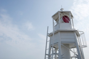 画像：ホテルに建つ灯台