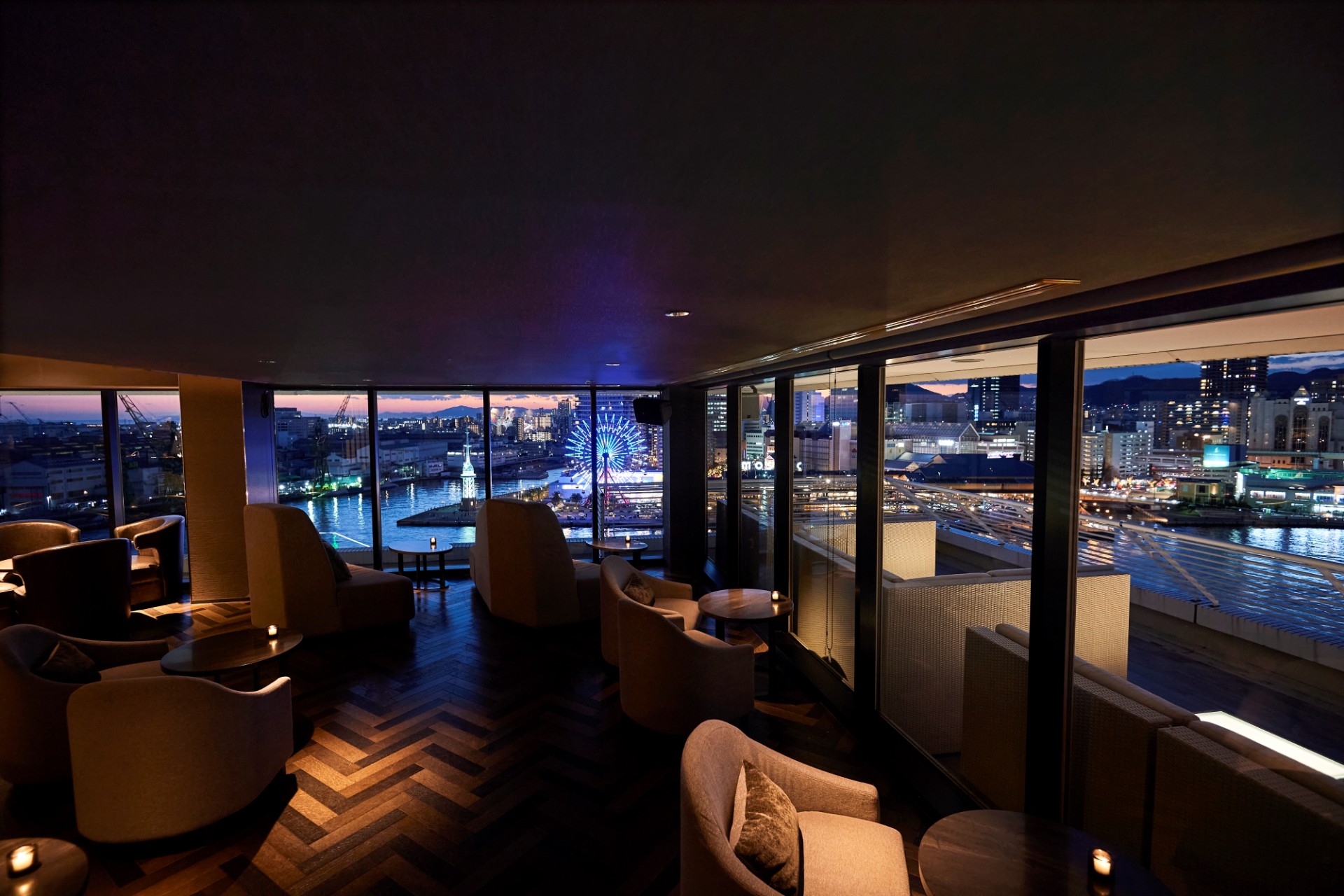 VIEW BAR店内 テーブル席