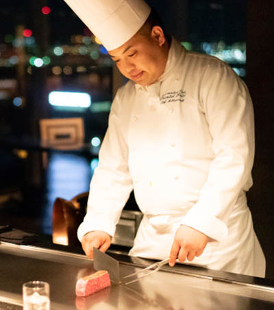 写真：ステーキハウス オリエンタルのシェフ鍬先 章太